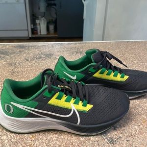 Oregan Ducks nike zoom tennis shoes